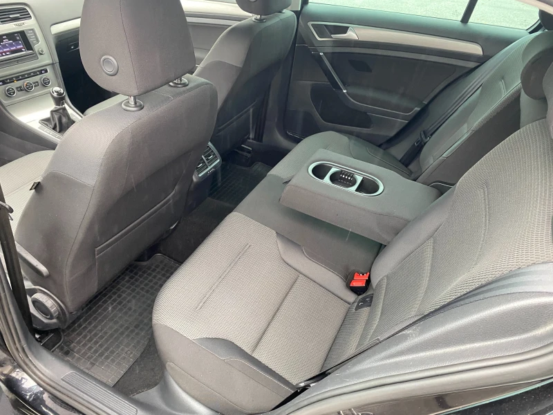 VW Golf 1.6 tdi/* R-Line* /, снимка 8 - Автомобили и джипове - 52670317