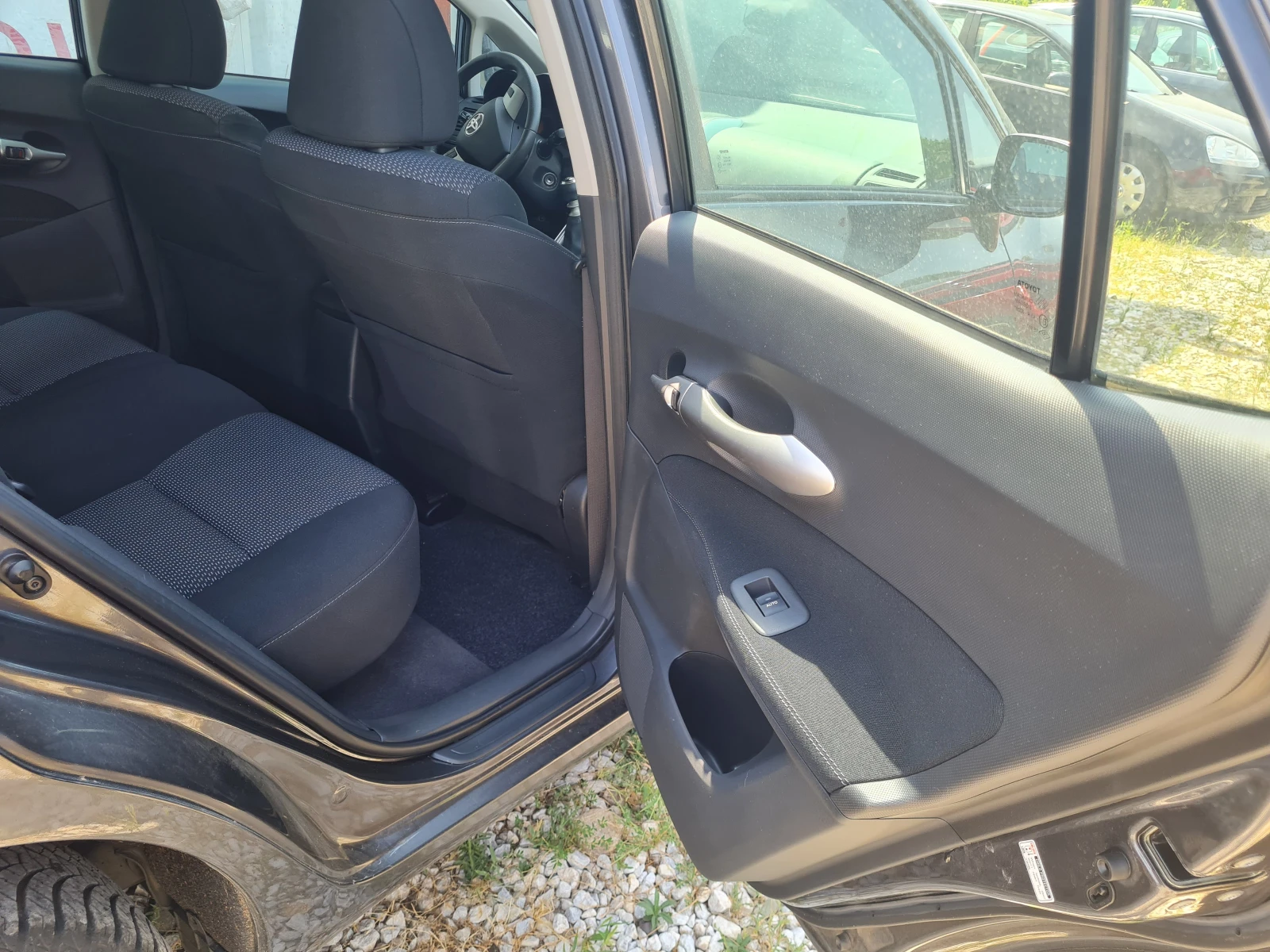 Toyota Auris 1.33 VVTI - изображение 10