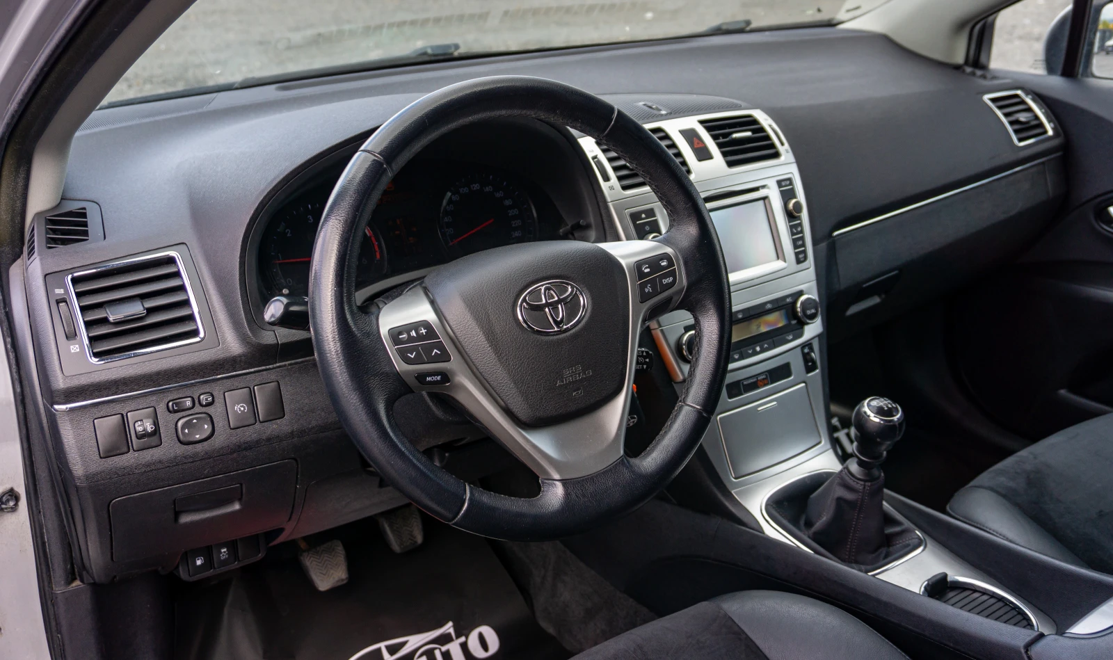 Toyota Avensis 2.0 D-4D AL KANTARA | С ГАРАНЦИЯ! - изображение 7