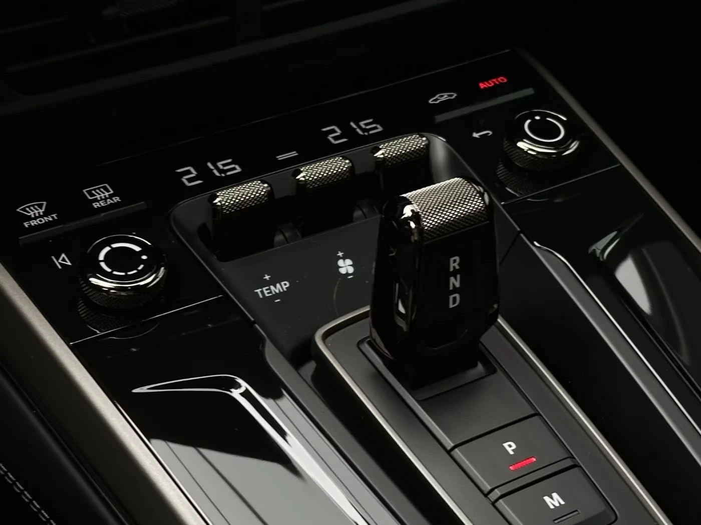 Porsche 911 992.2 TURBO S CABRIO/CARBON/CERMAIC/BURM/LIFT/360/, снимка 15 - Автомобили и джипове - 54004167