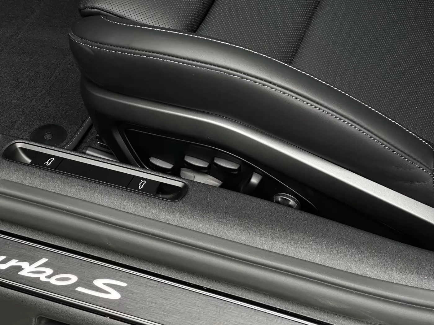 Porsche 911 992.2 TURBO S CABRIO/CARBON/CERMAIC/BURM/LIFT/360/, снимка 11 - Автомобили и джипове - 54004167