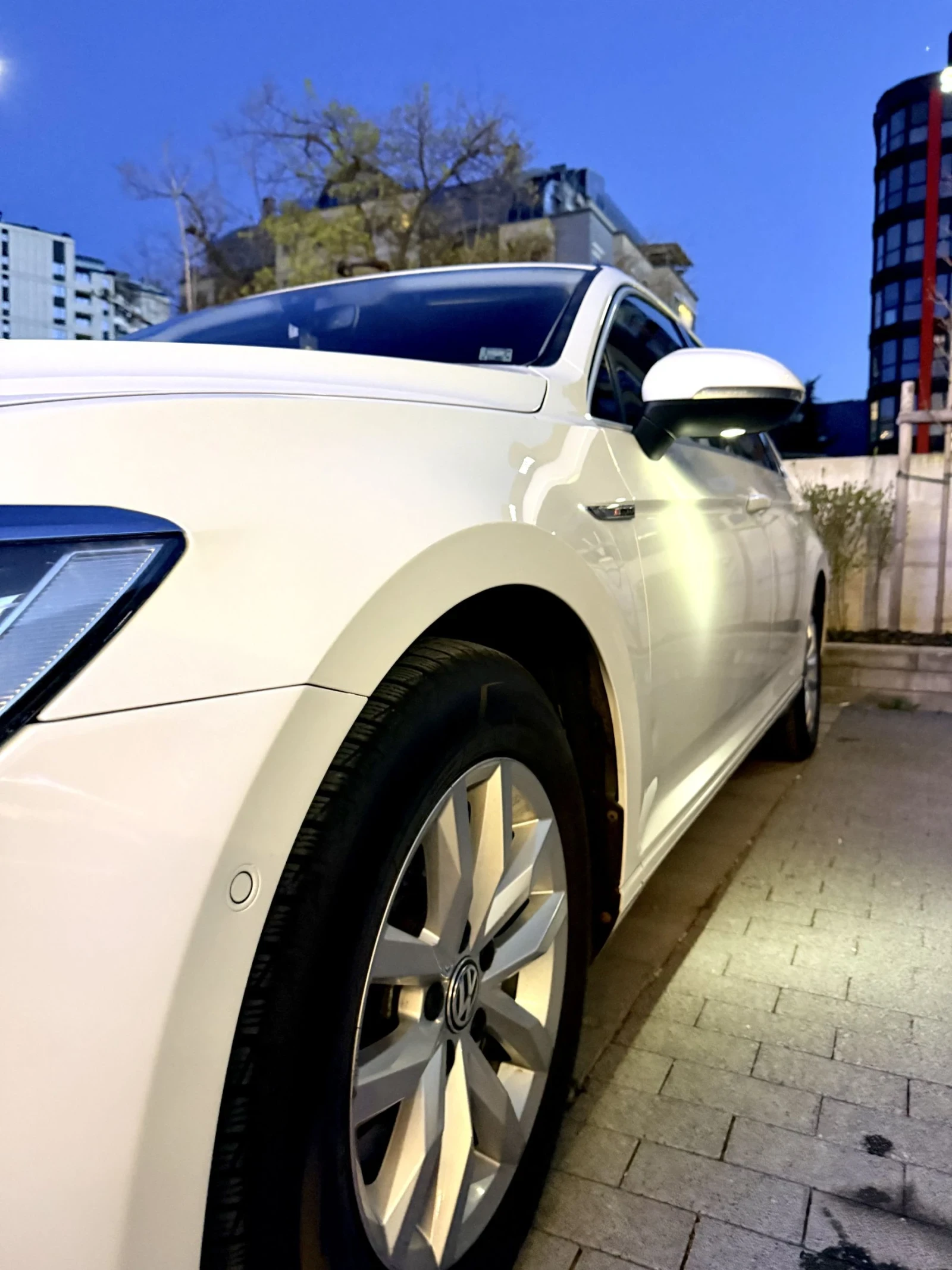 VW Passat  B8 Variant, 4x4, снимка 14 - Автомобили и джипове - 54154236