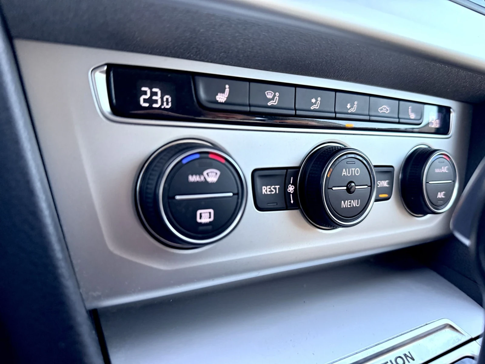 VW Passat  B8 Variant, 4x4, снимка 17 - Автомобили и джипове - 54154236