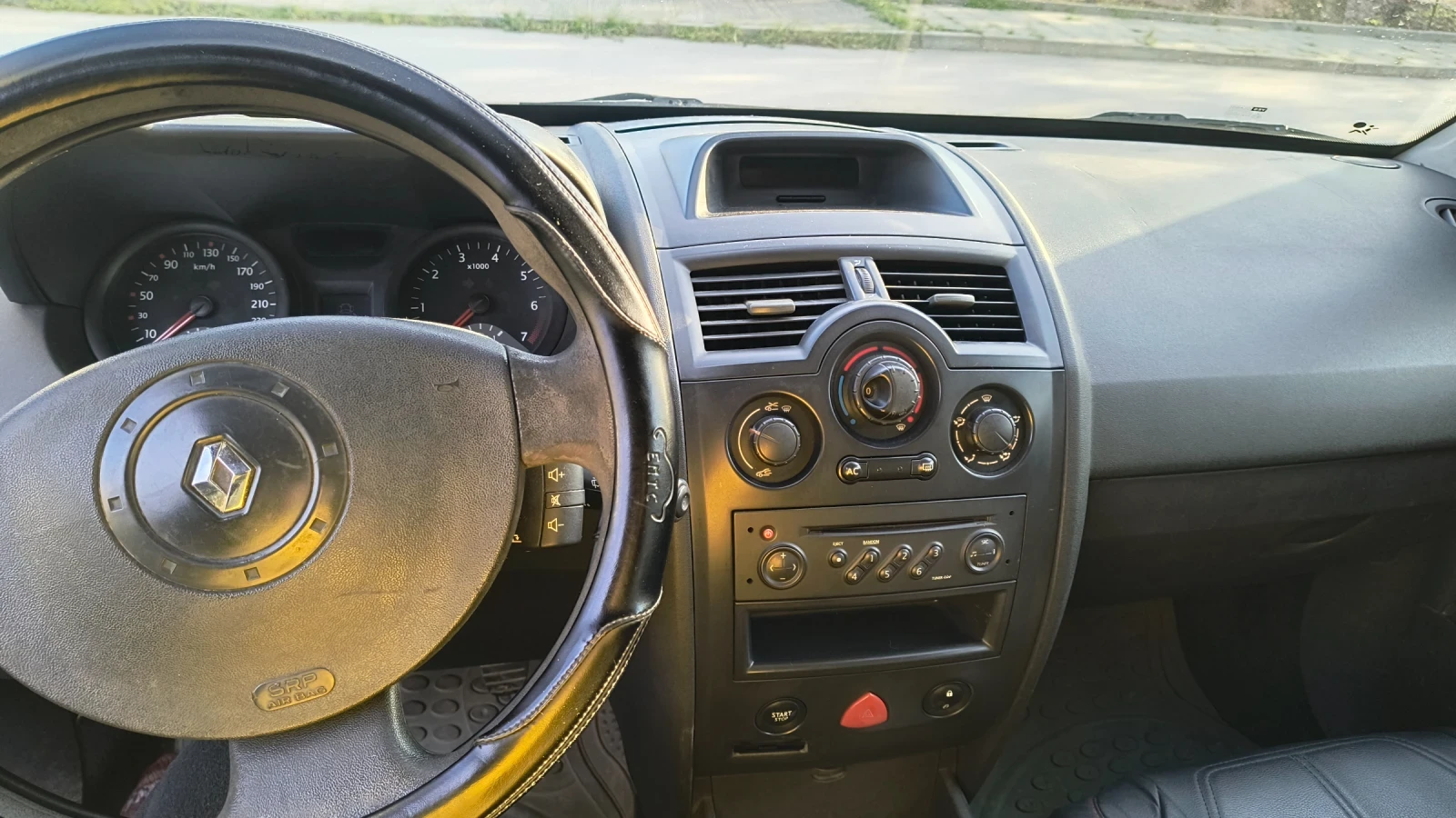 Renault Megane 1, 4 Хечбек , снимка 4 - Автомобили и джипове - 54350349