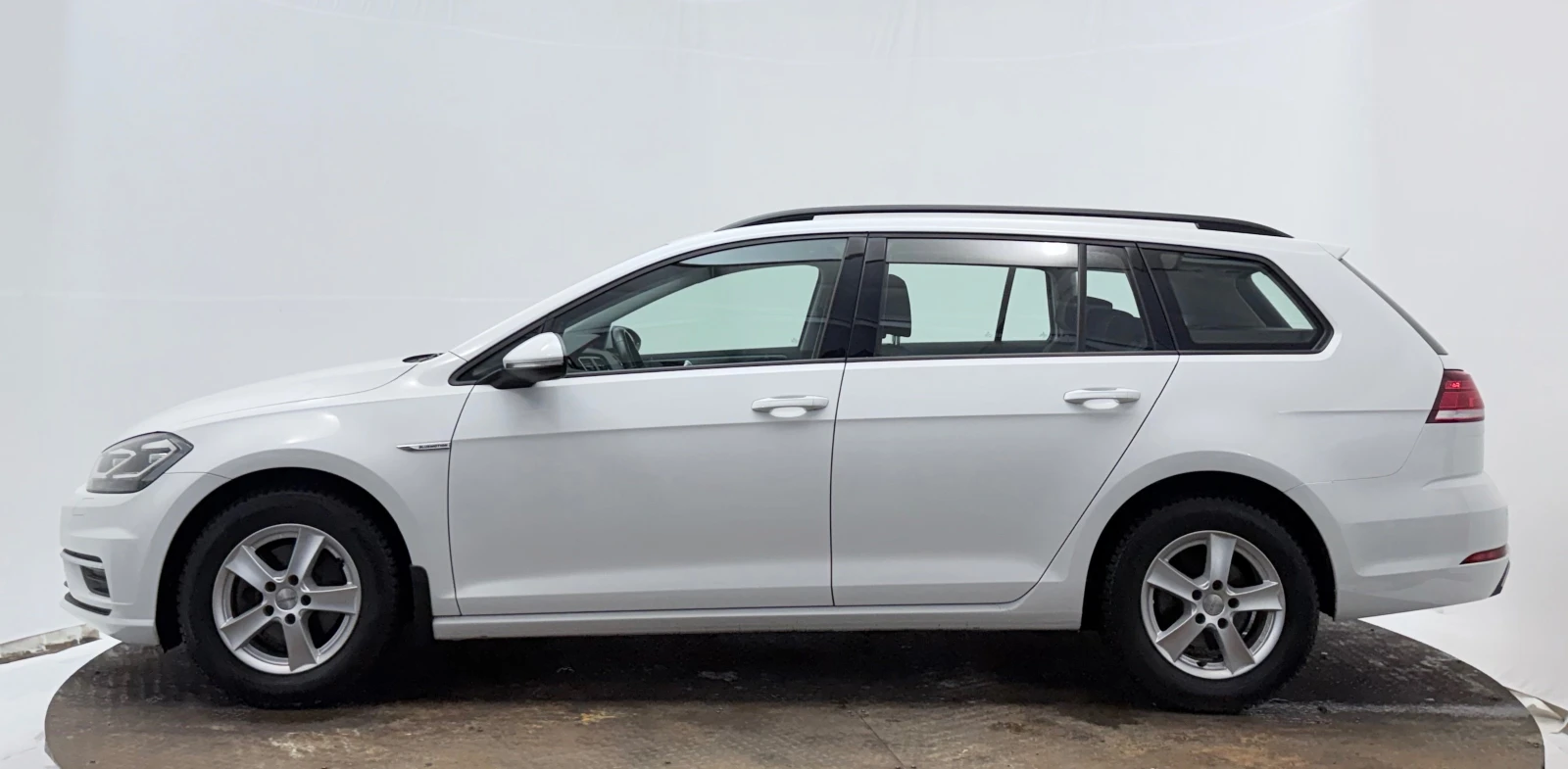 VW Golf 1.5 TGI, снимка 8 - Автомобили и джипове - 54613500
