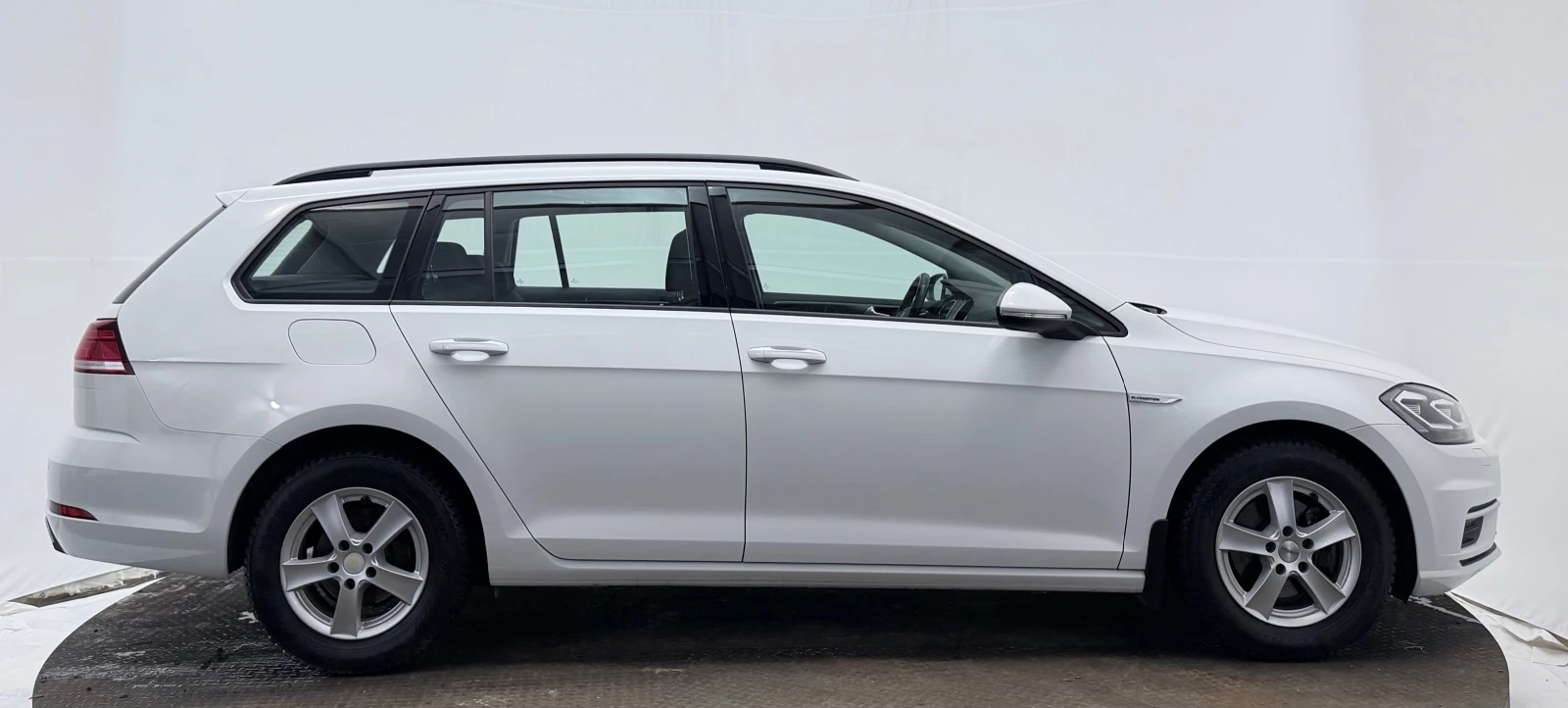 VW Golf 1.5 TGI, снимка 4 - Автомобили и джипове - 54613500