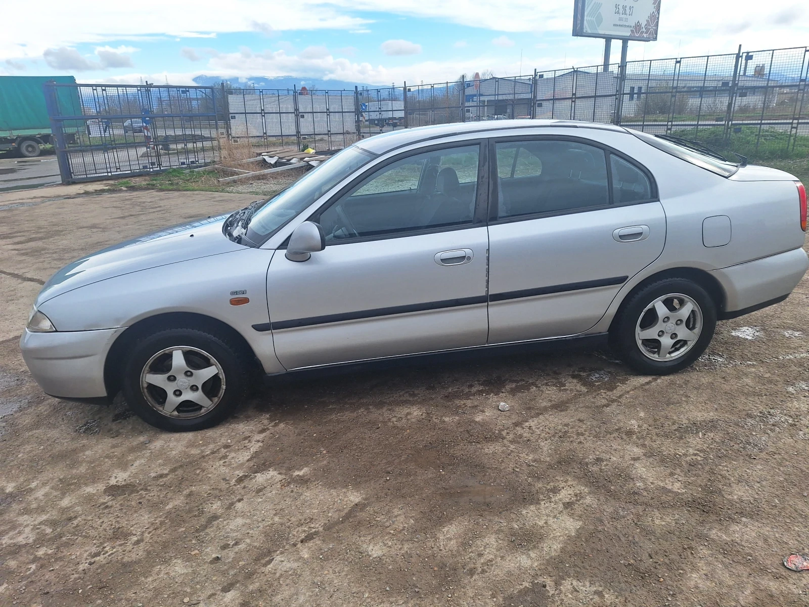 Mitsubishi Carisma, снимка 2 - Автомобили и джипове - 54646489