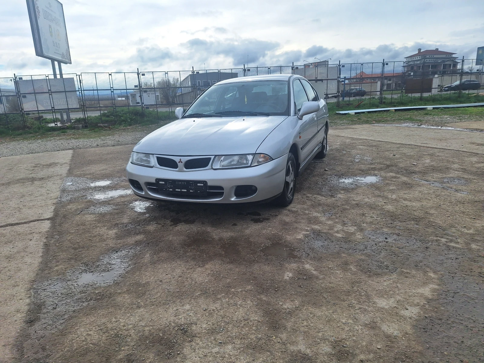 Mitsubishi Carisma, снимка 6 - Автомобили и джипове - 54646489