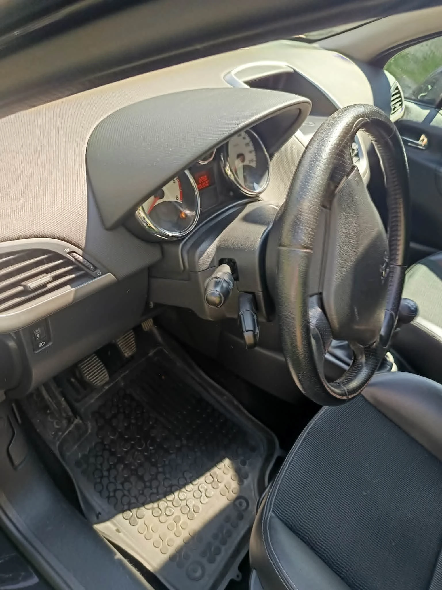 Peugeot 207 1.6HDI Outdoor, снимка 16 - Автомобили и джипове - 54685496