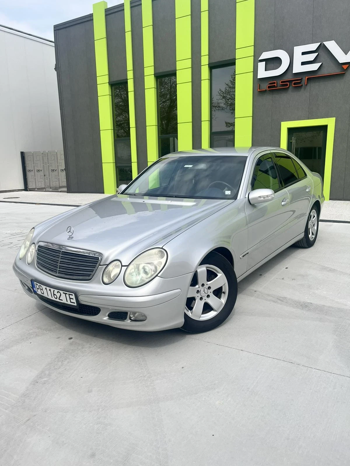 Mercedes-Benz E 220, снимка 3 - Автомобили и джипове - 54714157