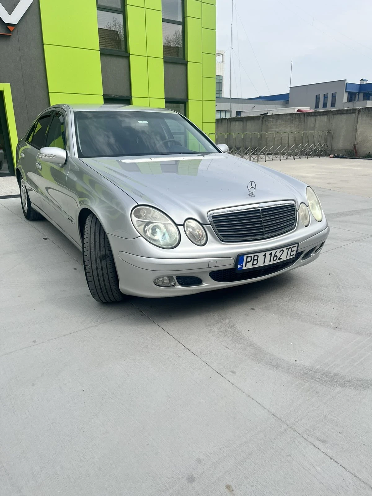 Mercedes-Benz E 220, снимка 4 - Автомобили и джипове - 54714157