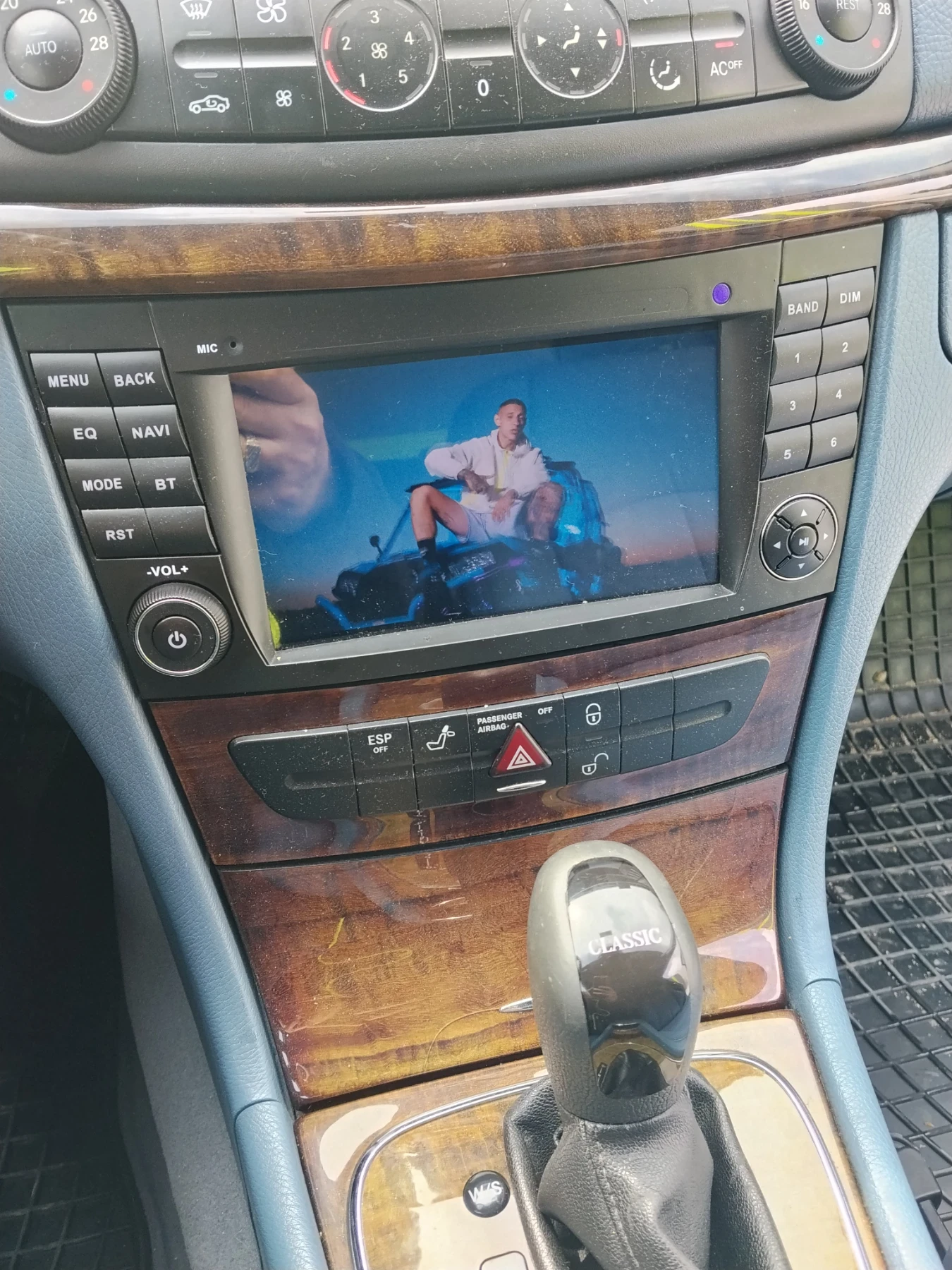 Mercedes-Benz E 220, снимка 13 - Автомобили и джипове - 54714157