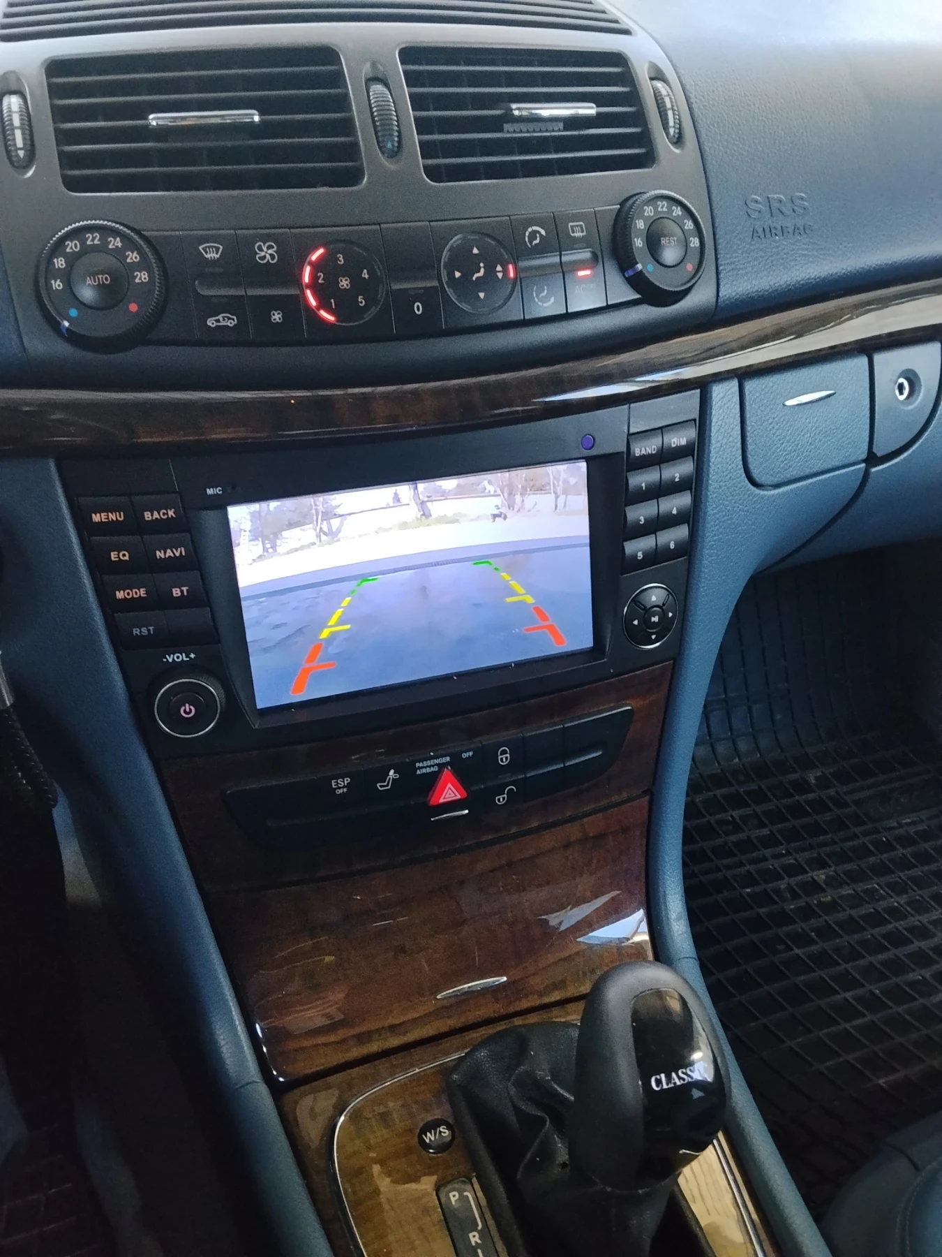 Mercedes-Benz E 220, снимка 15 - Автомобили и джипове - 54714157