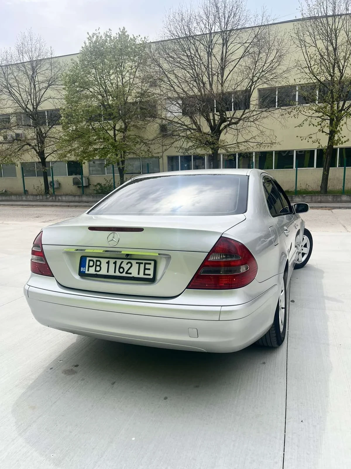 Mercedes-Benz E 220, снимка 6 - Автомобили и джипове - 54714157