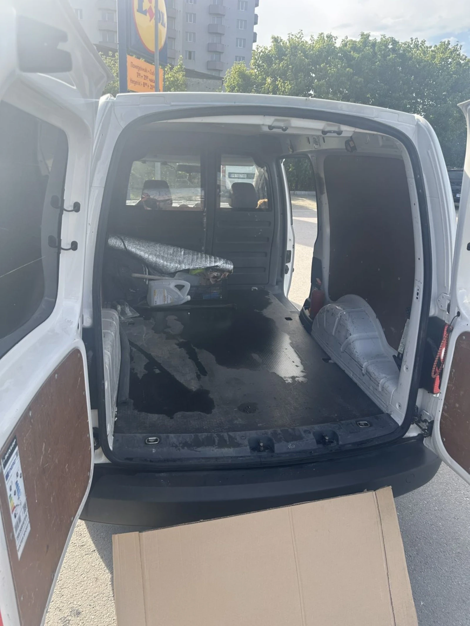 VW Caddy 1.6 TDI 102 k.c., снимка 3 - Автомобили и джипове - 54869060