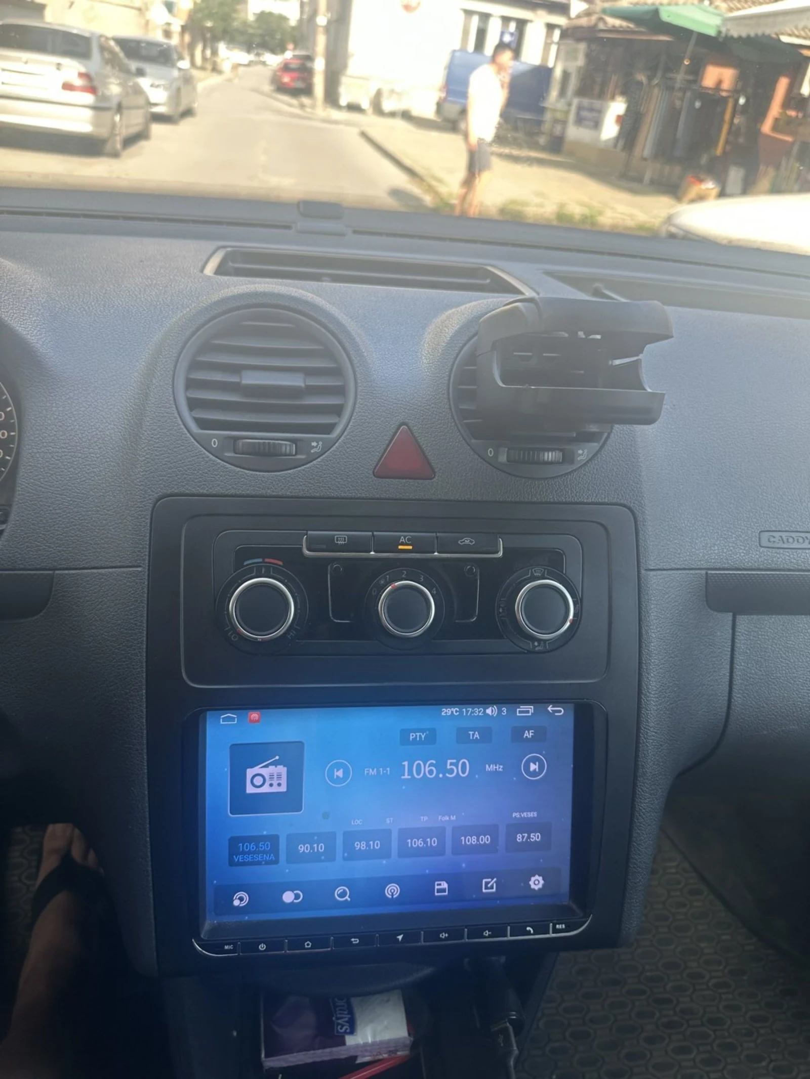 VW Caddy 1.6 TDI 102 k.c., снимка 4 - Автомобили и джипове - 54869060