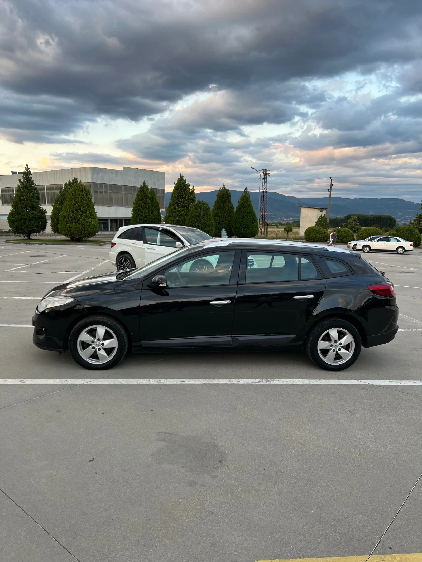 Renault Megane, снимка 3 - Автомобили и джипове - 55413052
