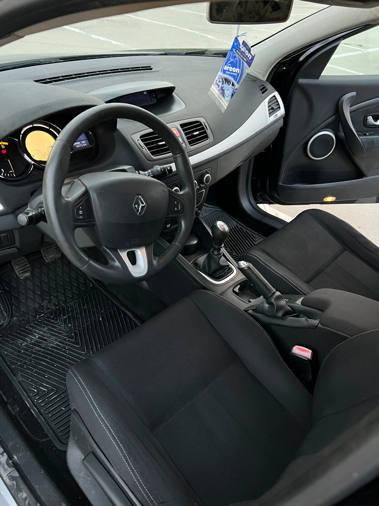 Renault Megane, снимка 9 - Автомобили и джипове - 55413052