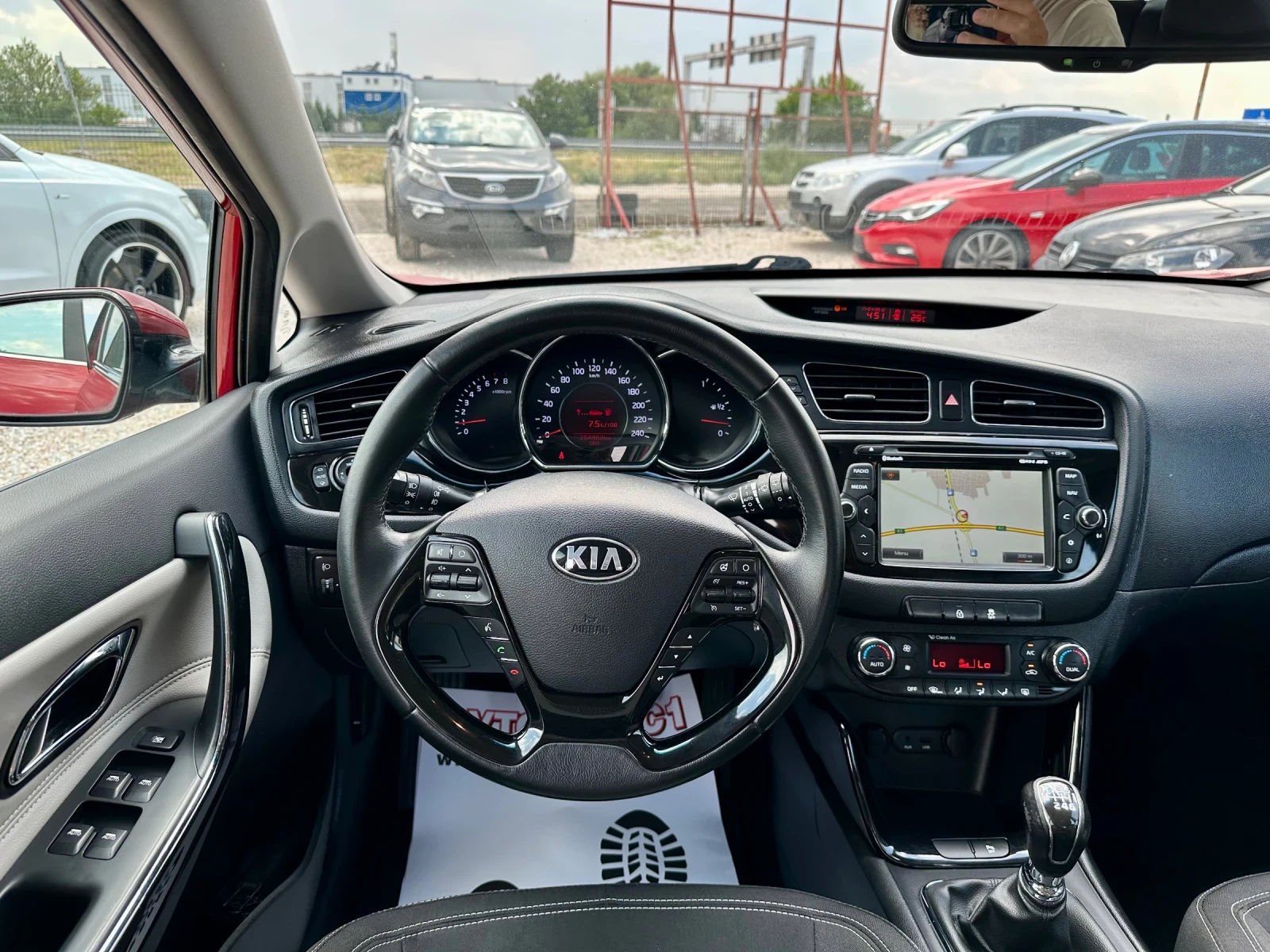 Kia Ceed 1.6GDI 135кс 6ск , снимка 13 - Автомобили и джипове - 55959826