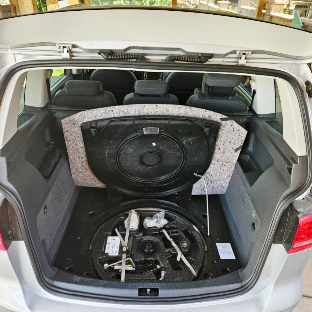 VW Touran VW Touran 2.0 TDI DSG LIFE DCC ACC Webasto, снимка 5 - Автомобили и джипове - 56223283