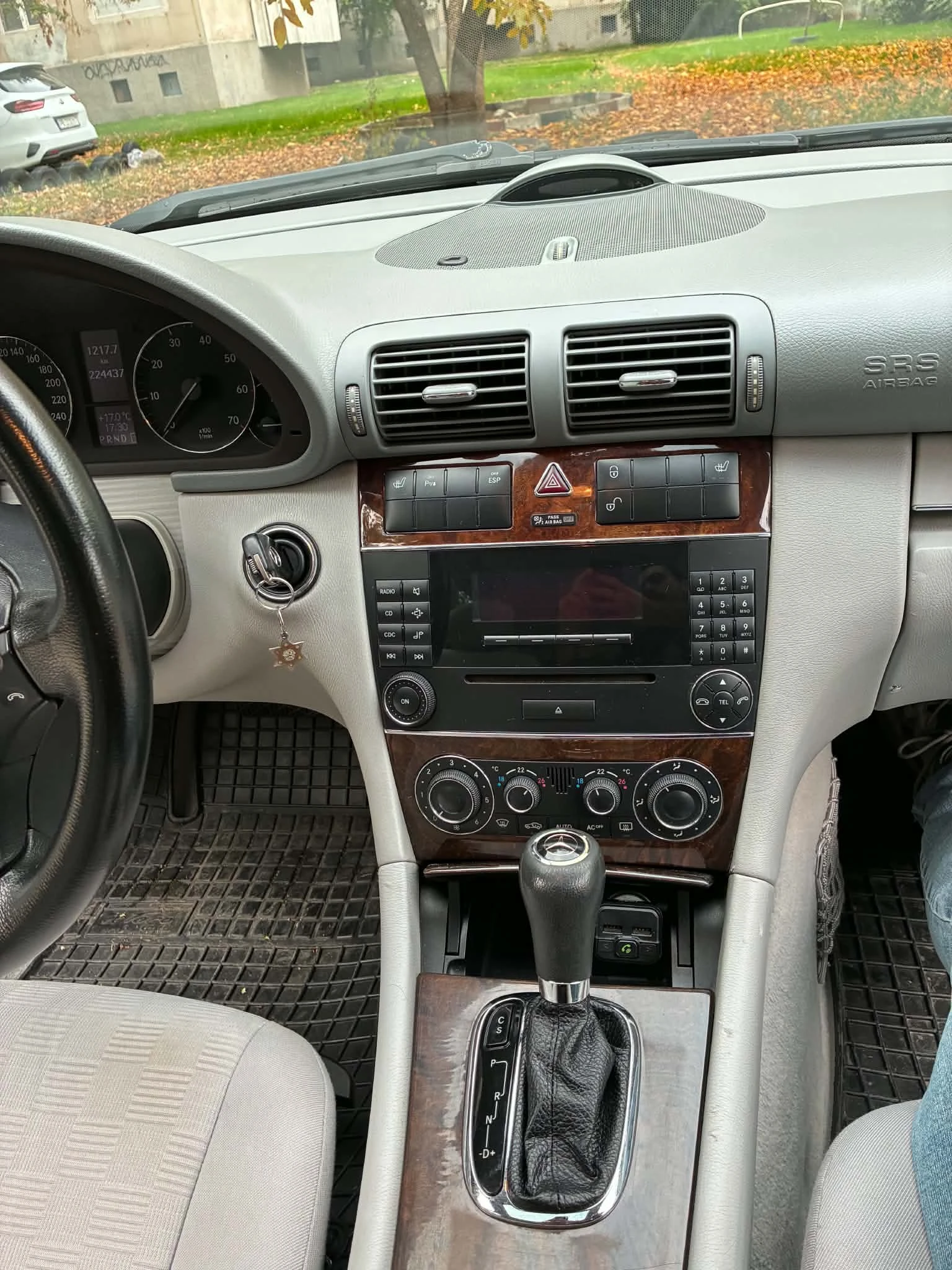 Mercedes-Benz C 200, снимка 12 - Автомобили и джипове - 56649028