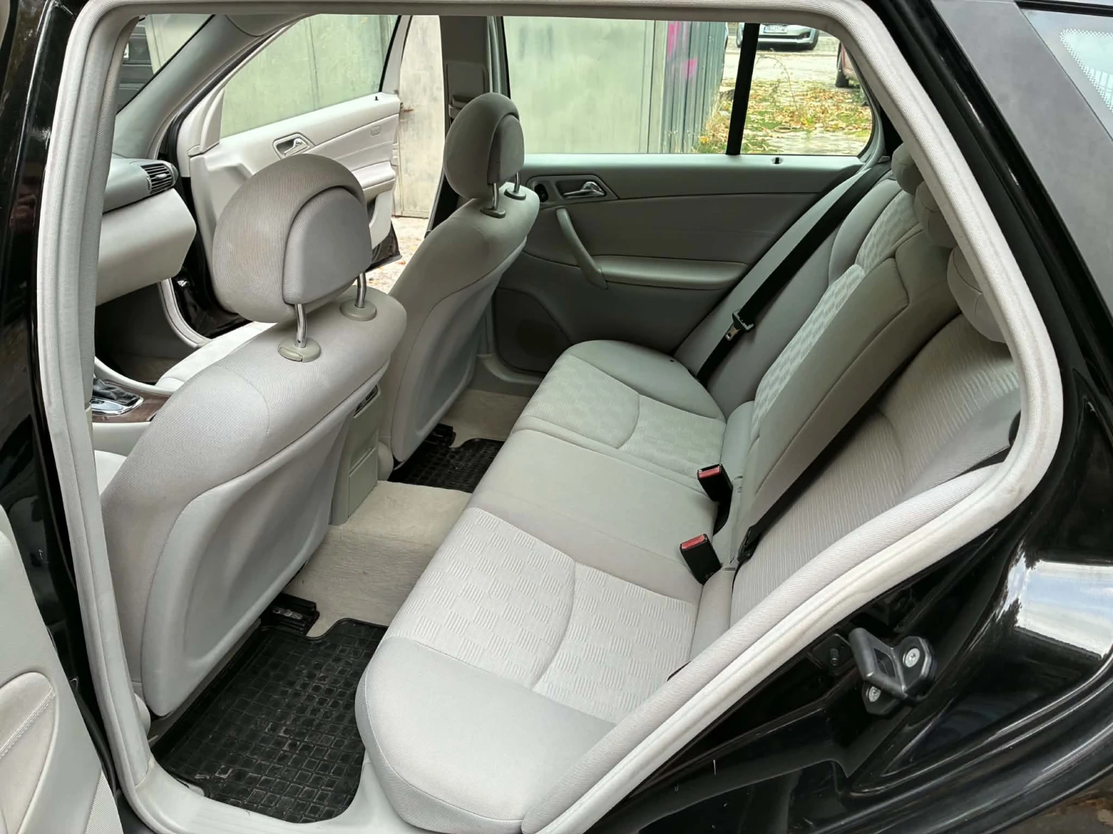 Mercedes-Benz C 200, снимка 14 - Автомобили и джипове - 56649028