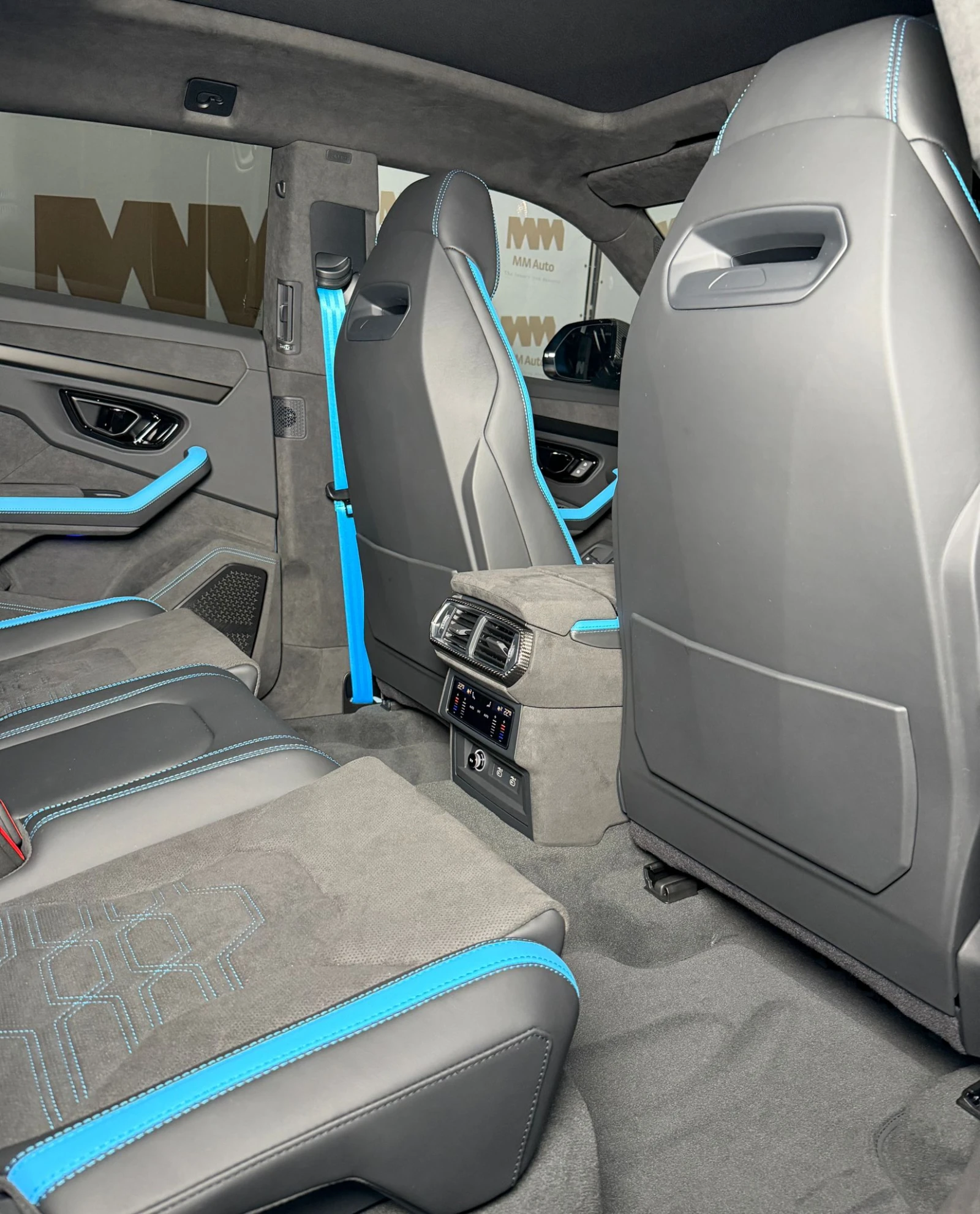 Lamborghini Urus SE* Full Carbon In&Out* Pano* Blu Cepheus | Mobile.bg � ����������� 12