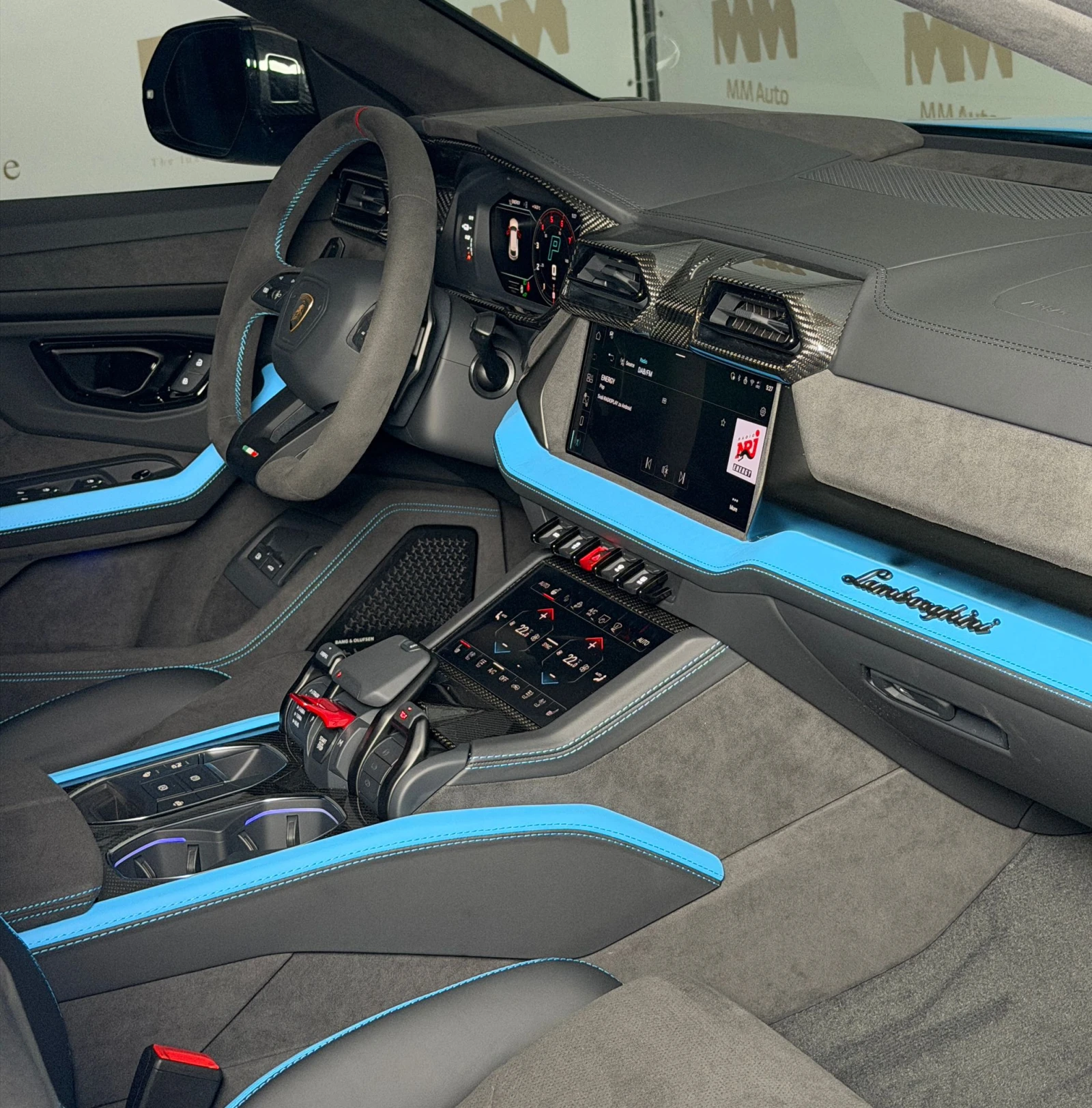 Lamborghini Urus SE* Full Carbon In&Out* Pano* Blu Cepheus | Mobile.bg � ����������� 13