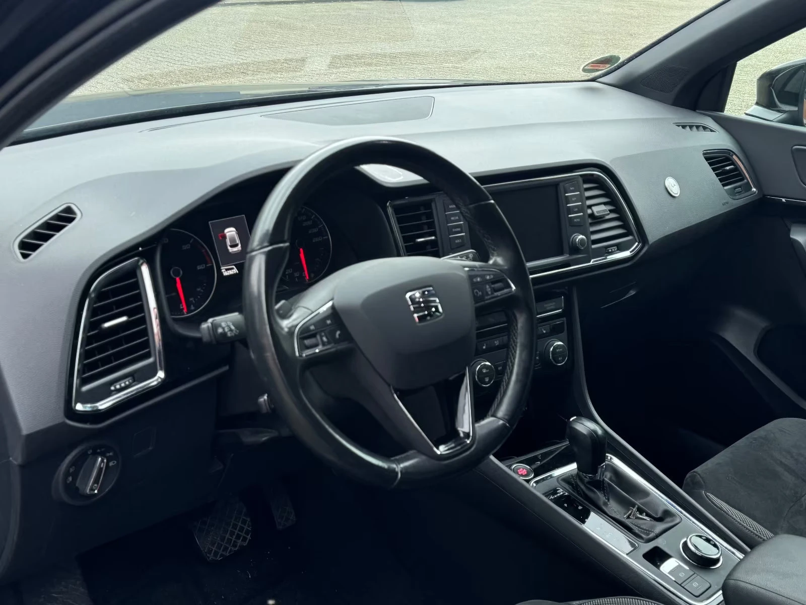 Seat Ateca 2.0TDI/190HP/XCELLENCE/4X4/PANO/360/AHK/NAVI/872g, снимка 5 - Автомобили и джипове - 53706438