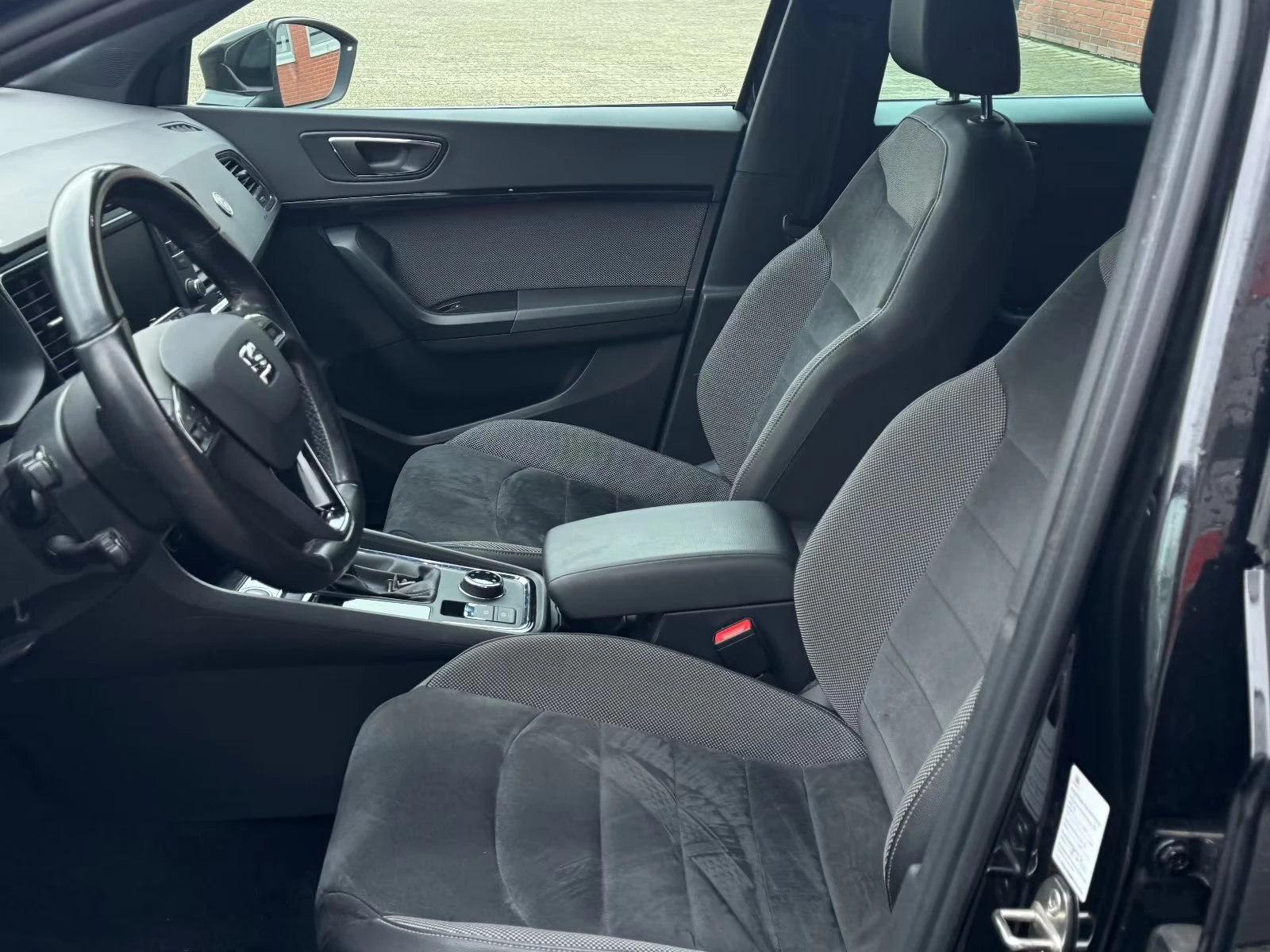 Seat Ateca 2.0TDI/190HP/XCELLENCE/4X4/PANO/360/AHK/NAVI/872g, снимка 4 - Автомобили и джипове - 53706438