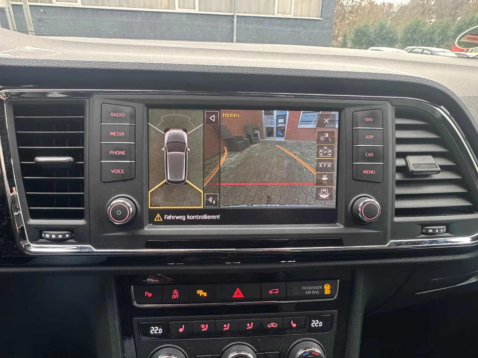 Seat Ateca 2.0TDI/190HP/XCELLENCE/4X4/PANO/360/AHK/NAVI/872g, снимка 9 - Автомобили и джипове - 53706438