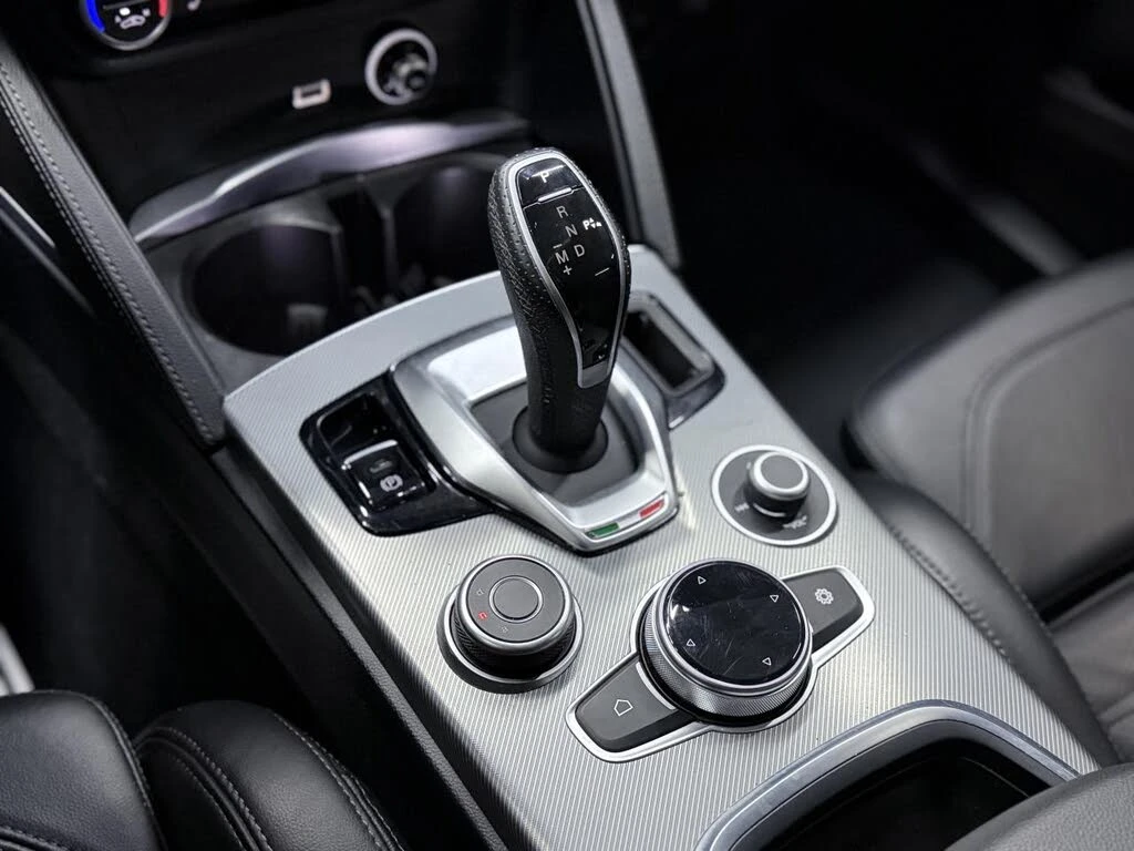 Alfa Romeo Stelvio * АвтоКредит * (ЦЕНА ДО БГ), снимка 14 - Автомобили и джипове - 53871765