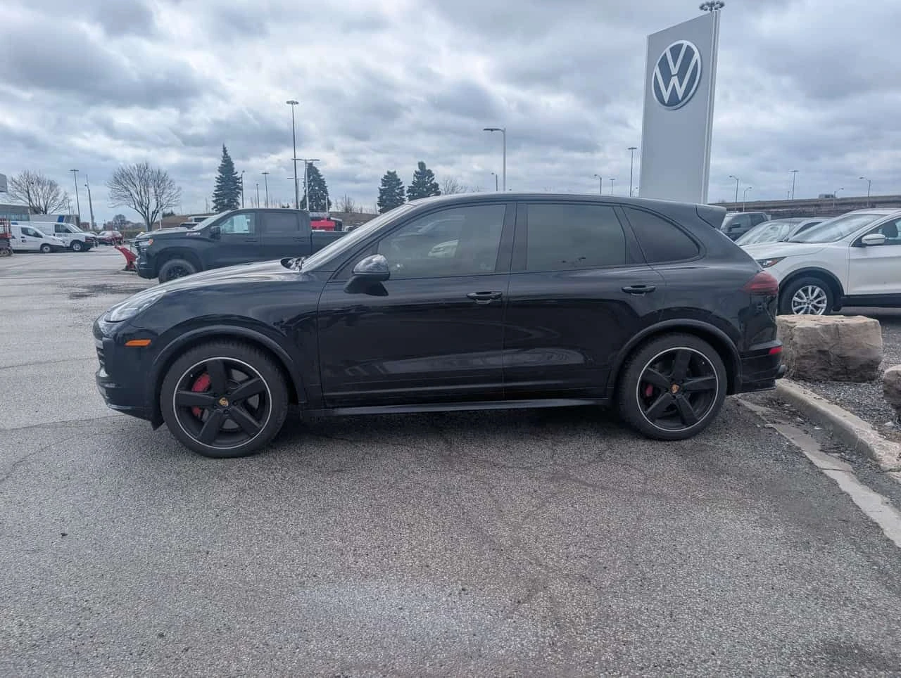 Porsche Cayenne * GTS * CAR PLAY* ПАНОРАМА* 360 КАМЕРА* , снимка 3 - Автомобили и джипове - 54226205