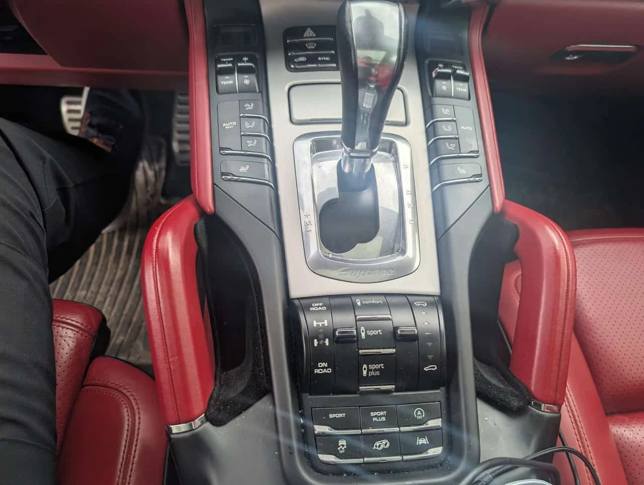 Porsche Cayenne * GTS * CAR PLAY* ПАНОРАМА* 360 КАМЕРА* , снимка 11 - Автомобили и джипове - 54226205