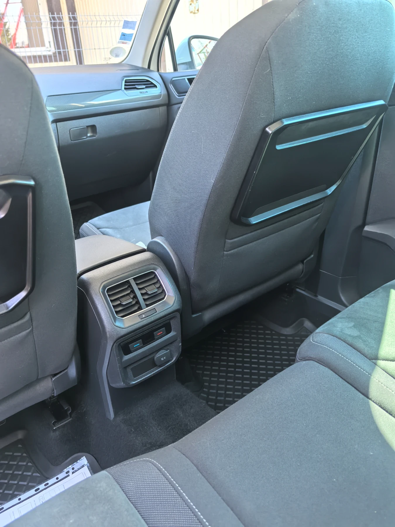 VW Tiguan, снимка 6 - Автомобили и джипове - 54635622