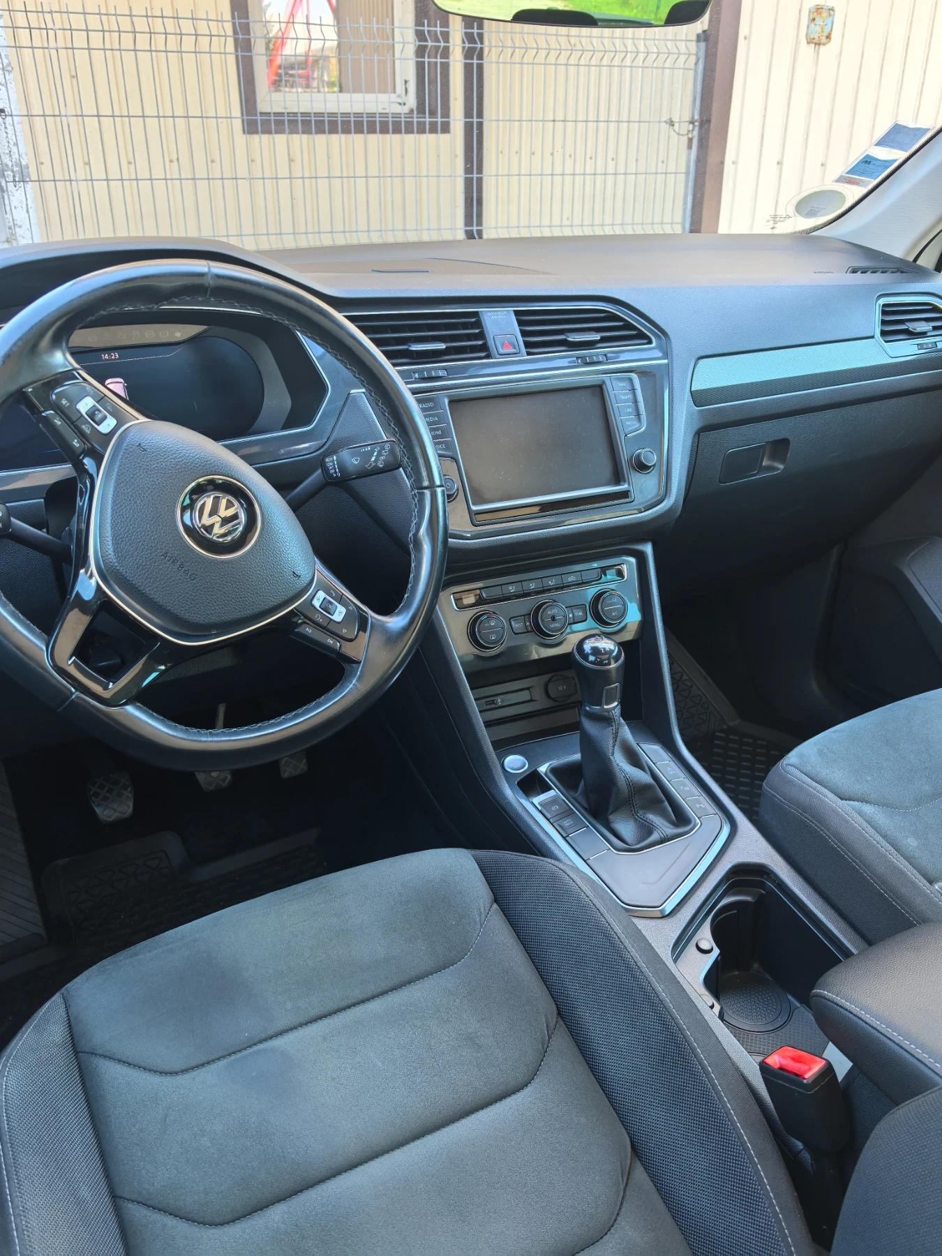 VW Tiguan, снимка 2 - Автомобили и джипове - 54635622