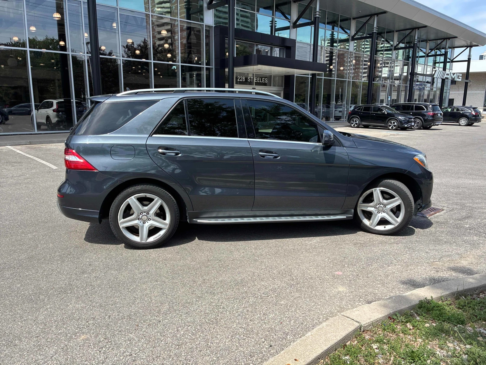 Mercedes-Benz ML 350 * BlueTEC * AMG Pack * 4MATIC * АВТОКРЕДИТ* , снимка 3 - Автомобили и джипове - 54818650