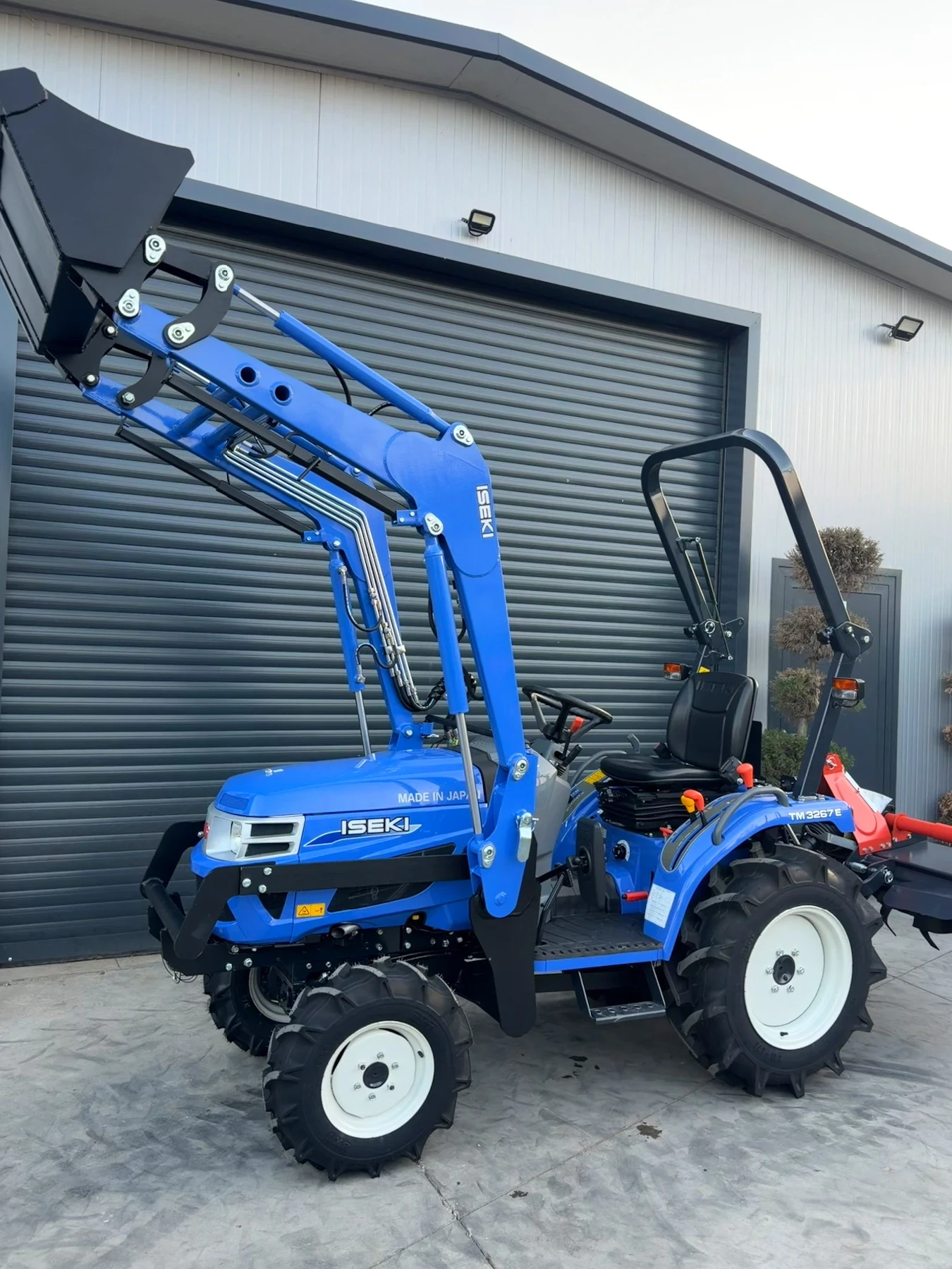 Трактор ISEKI ТМ3267, снимка 2 - Селскостопанска техника - 56298529