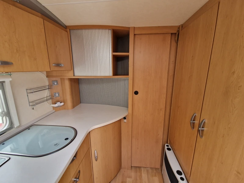 Каравана Knaus Sudwind 500 Швейцария, снимка 14 - Каравани и кемпери - 52533045