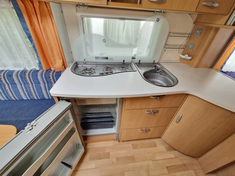 Каравана Knaus Sudwind 500 Швейцария, снимка 10 - Каравани и кемпери - 52533045