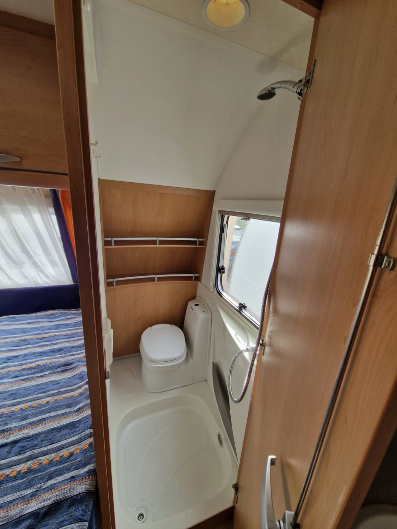 Каравана Knaus Sudwind 500 Швейцария, снимка 13 - Каравани и кемпери - 52533045