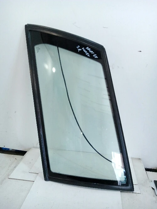 Стъкло задно дясно Фолксваген Пасат Б4 комби