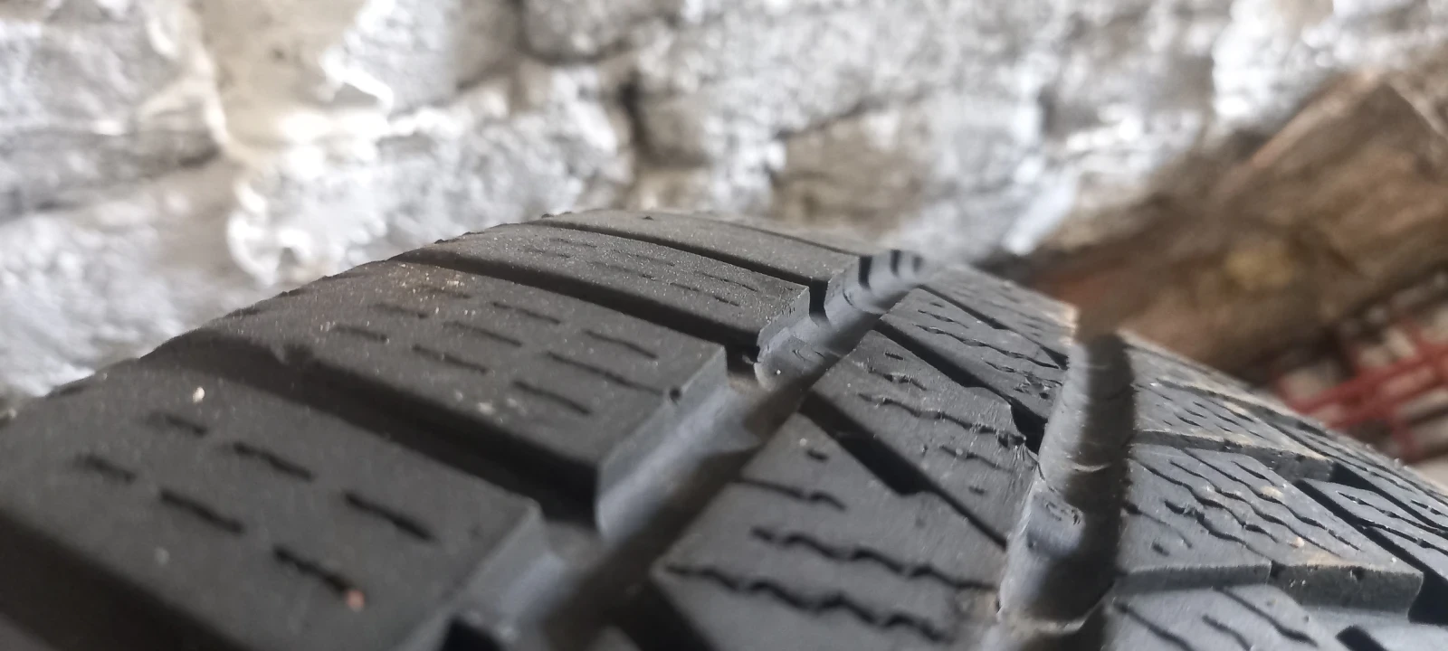 Гуми Зимни 215/70R16