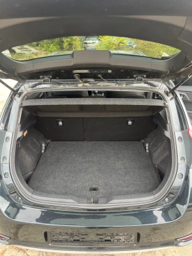 Toyota Auris 1.6 d4d lounge carplay full led, снимка 7