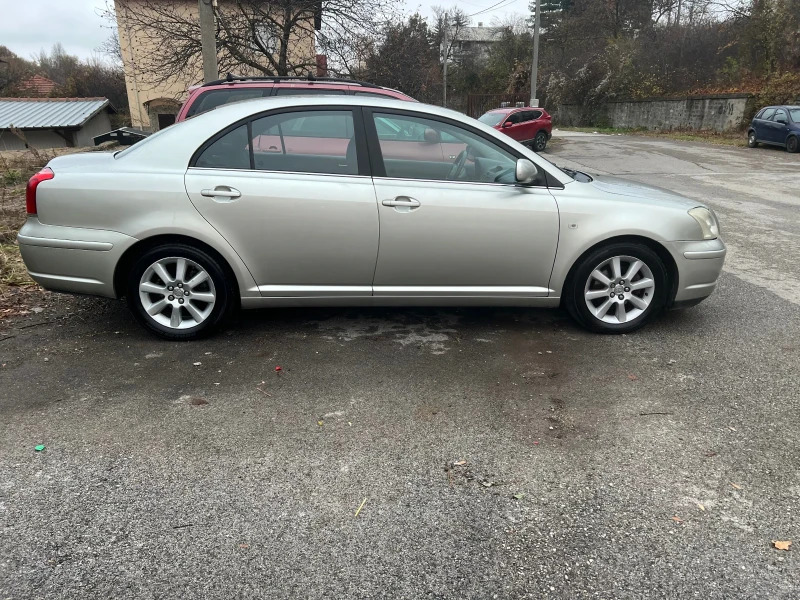 Toyota Avensis 1.8 i, снимка 11 - Автомобили и джипове - 48003433