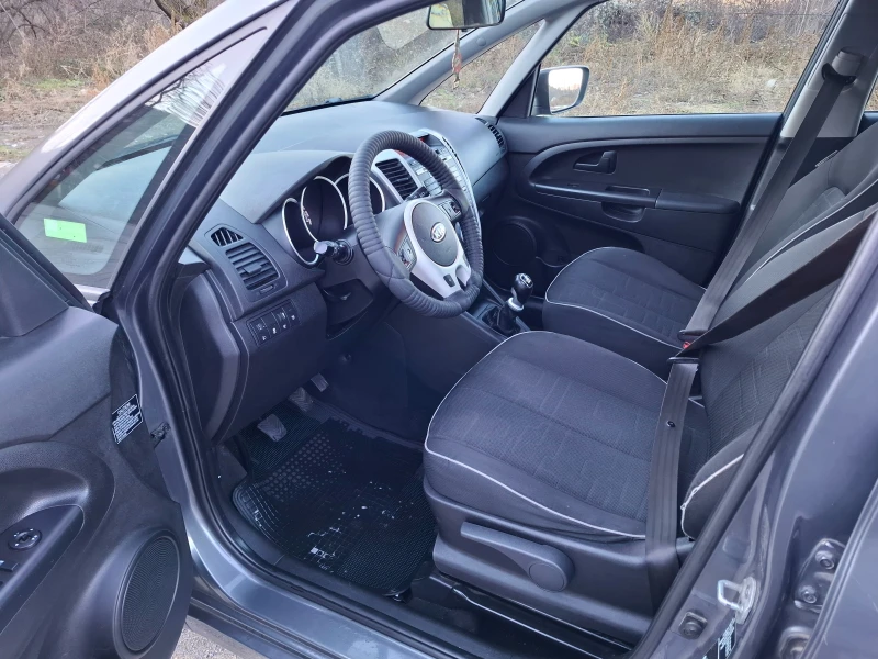 Kia Venga 1.4CRDI Panorama, снимка 4 - Автомобили и джипове - 48434414