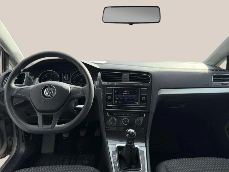 VW Golf 1.6 TDI, снимка 11 - Автомобили и джипове - 49590579