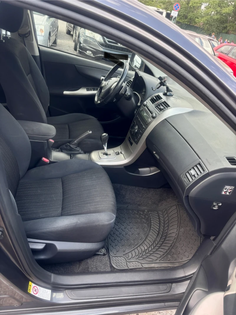 Toyota Corolla 1.6i, снимка 5 - Автомобили и джипове - 51229323