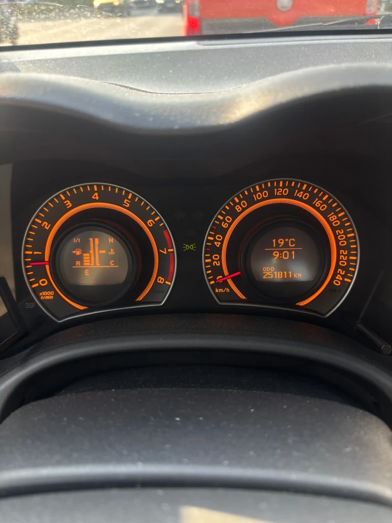 Toyota Corolla 1.6i, снимка 9 - Автомобили и джипове - 51229323