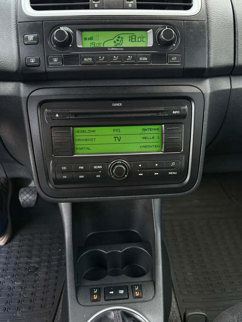 Skoda Fabia 1.2i 70кс * Климатроник* , снимка 13 - Автомобили и джипове - 52162750